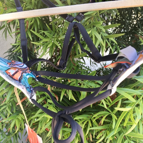 NWT MAAJI Midnight Bikini Top - Picture 5 of 6